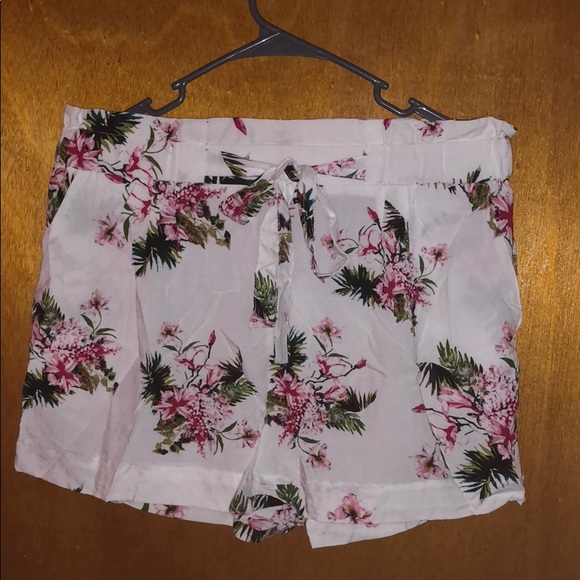 Shorts - Picture 2 of 5